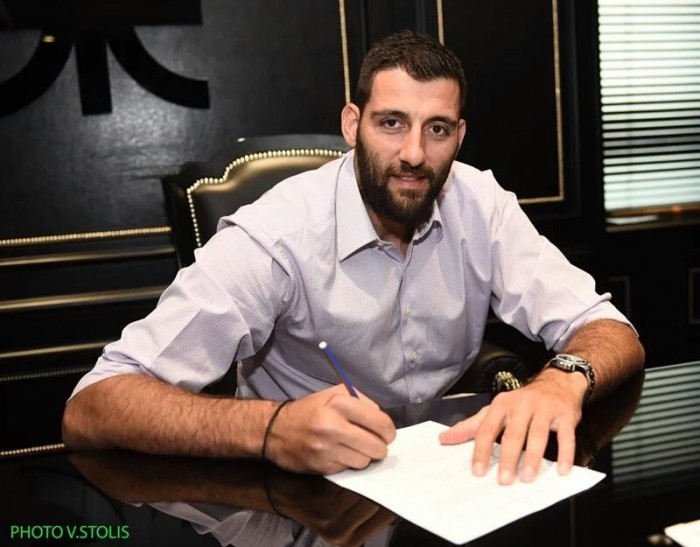 Bourousis firma con el Panathinaikos: "Es un honor para mí vestir esta camiseta"