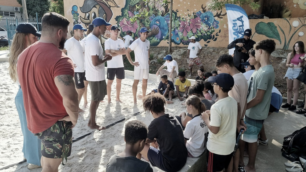 Paraisópolis ganha primeira quadra de Beach Tennis do Brasil em uma comunidade através do projeto social Beach Favela