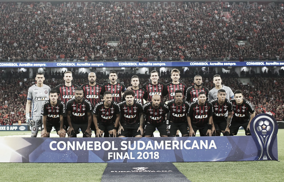 Desde
la tanda de penaltis, Atlético Paranaense se proclama campeón de la Copa
Sudamericana Desde
la tanda de penaltis, Atlético Paranaense se proclama campeón de la Copa
Sudamericana