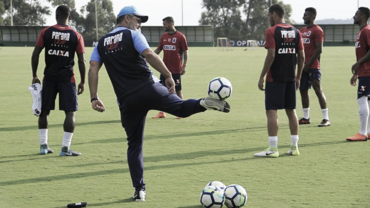 Em busca da primeira vitória no campeonato, Paraná recebe Grêmio na Vila Capanema Em busca da primeira vitória no campeonato, Paraná recebe Grêmio na Vila Capanema