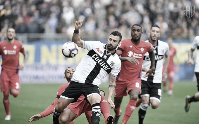 Parma vence confronto direto e deixa Fiorentina ameaçada pelo rebaixamento na última rodada Parma vence confronto direto e deixa Fiorentina ameaçada pelo rebaixamento na última rodada