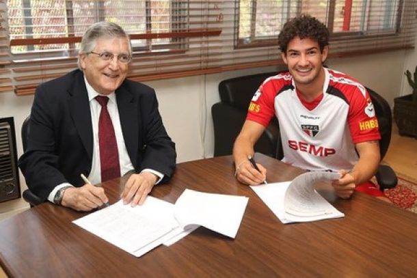 Alexandre Pato oficialmente assina com o São Paulo