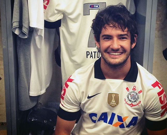 Corinthians utiliza redes sociais para apresentar os uniformes da temporada 2013
