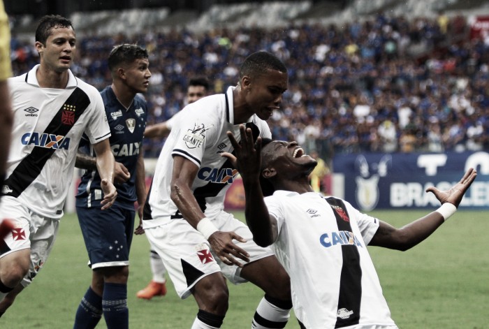 Vasco marca no início, segura pressão do Cruzeiro e se aproxima de vaga na Libertadores