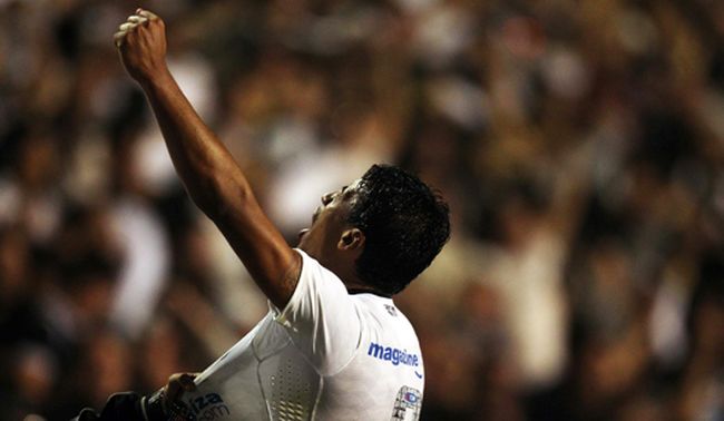 Corinthians vende Paulinho para o Tottenham por R$ 53 milhões