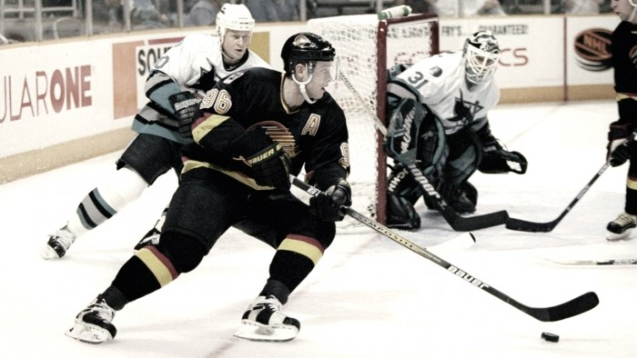 Former NHL Players who would be a perfect fit in the NHL today