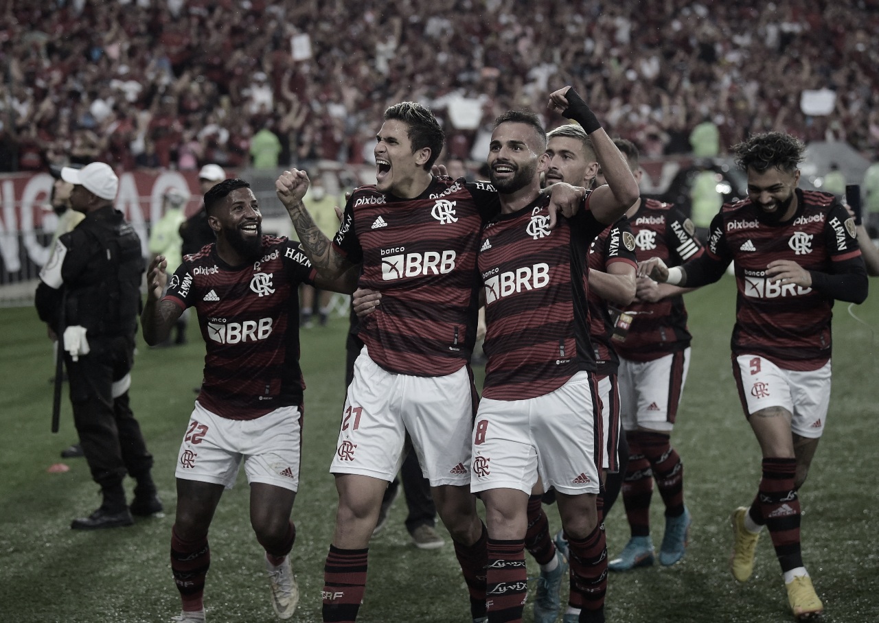 Flamengo derrota Corinthians mais uma vez e avança à semifinal da Libertadores