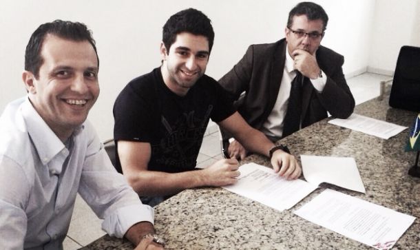 Náutico acerta novo contrato com meia Pedro Carmona até o fim de 2015