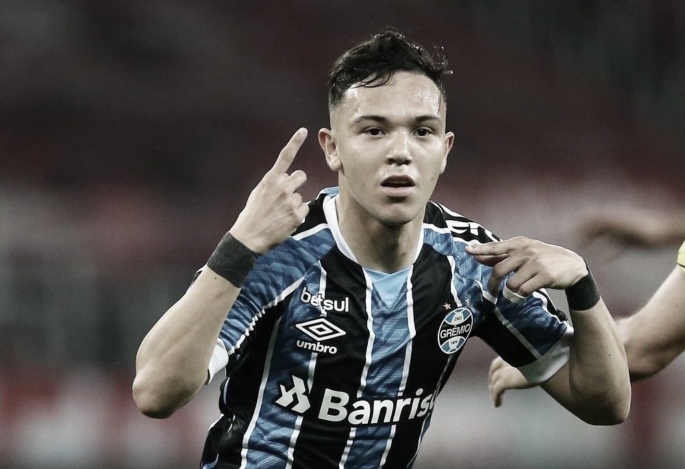 Arnaldo Ribeiro crê que Pepê será mais jogador que Everton Cebolinha Arnaldo Ribeiro crê que Pepê será mais jogador que Everton Cebolinha