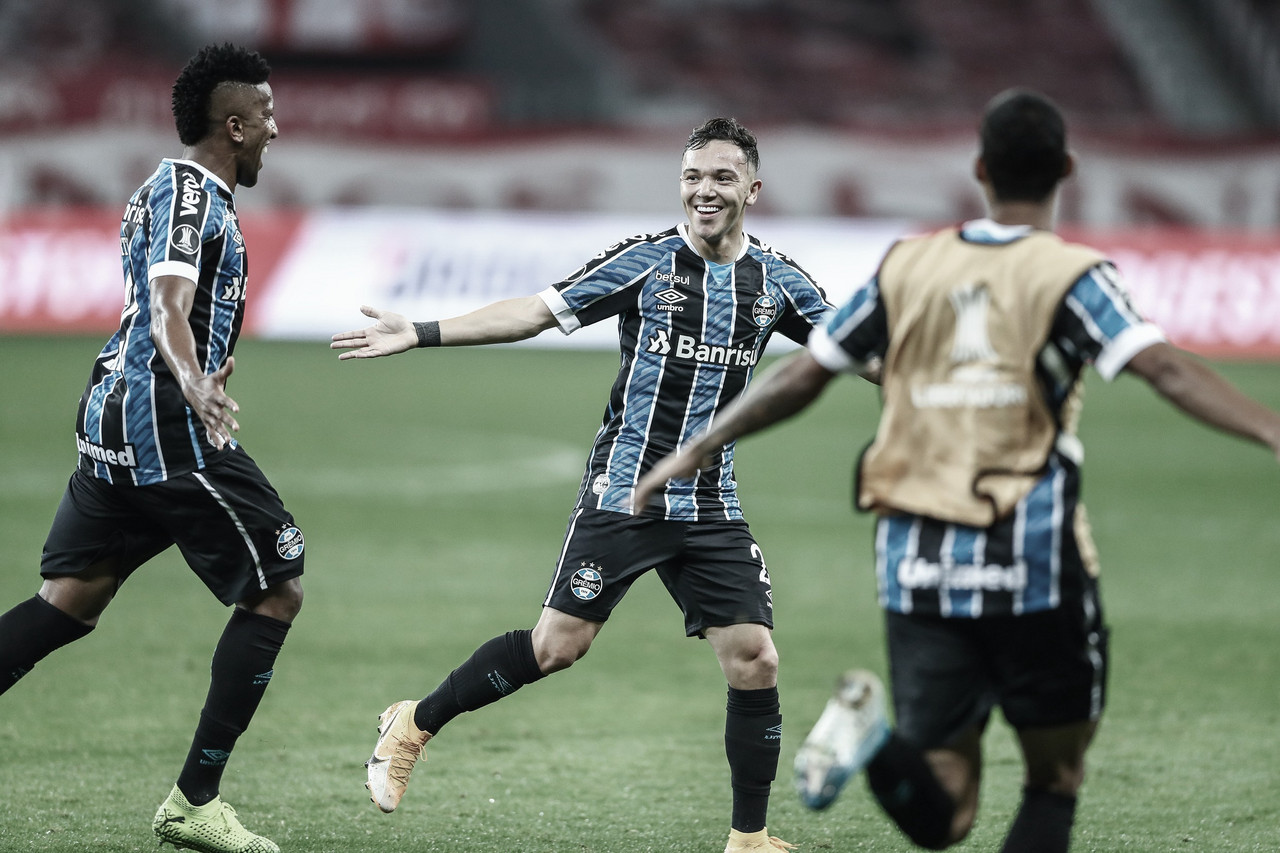 Com gol decisivo de Pepê, Grêmio aumenta tabu contra Internacional no clássico da Libertadores Com gol decisivo de Pepê, Grêmio aumenta tabu contra Internacional no clássico da Libertadores