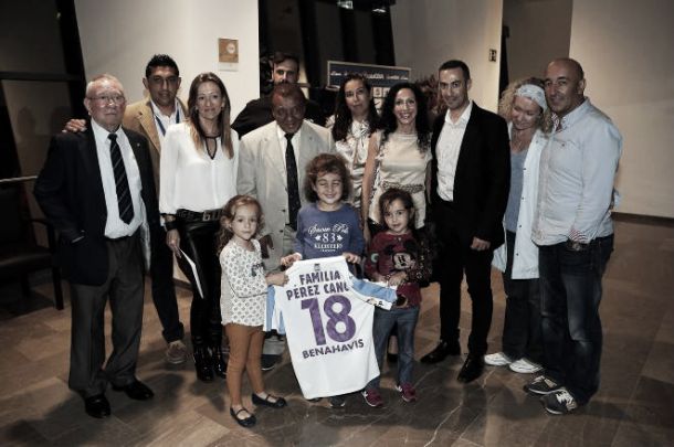 La figura de Pérez Canca, reconocida en un emotivo acto con su familia