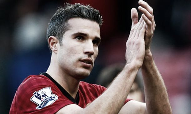 Robin van Persie flies to Turkey for Fenerbahce move