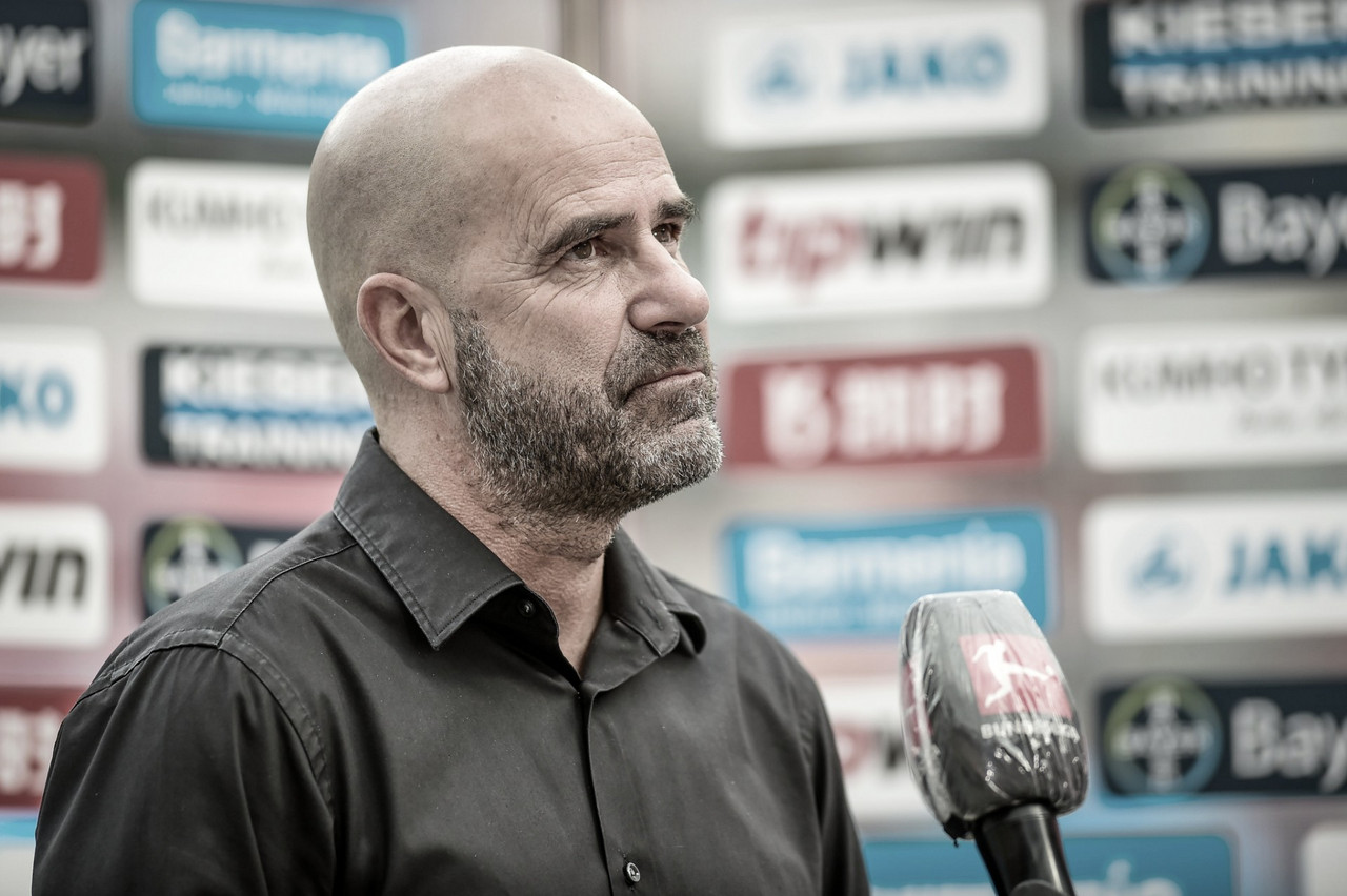 Técnico do Leverkusen, Peter Bosz lamenta ficar fora da Champions em boa temporada: "Estamos decepcionados"