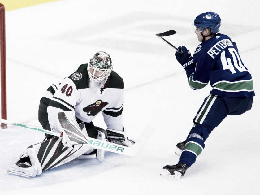 Elias Pettersson causa un gran impacto en su primer mes en la NHL Elias Pettersson causa un gran impacto en su primer mes en la NHL