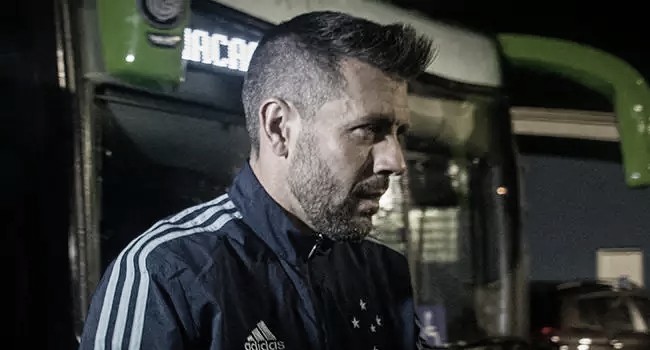 Após empate amargo, Paulo Pezzolano analisa resultado: "Uma pena, fomos superiores"