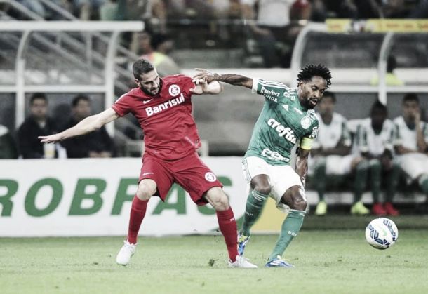 Com pênalti polêmico, Palmeiras bate Internacional e se classifica na Copa do Brasil