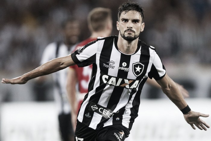 Rodrigo Pimpão renova contrato com Botafogo até 2019
