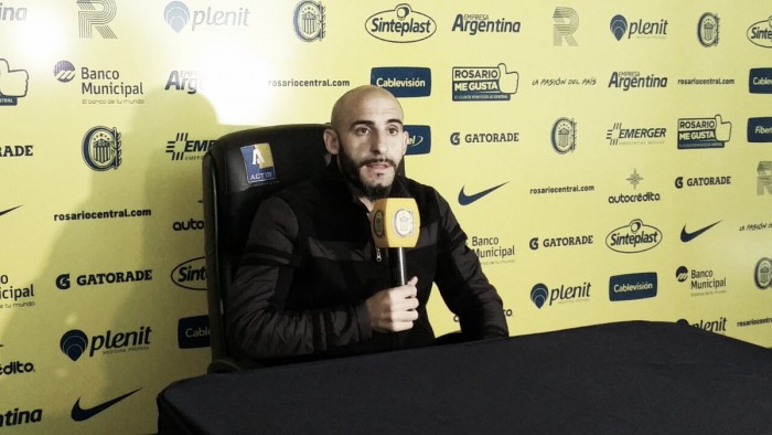Javier Pinola: "Estoy muy feliz acá y me queda un año de contrato"