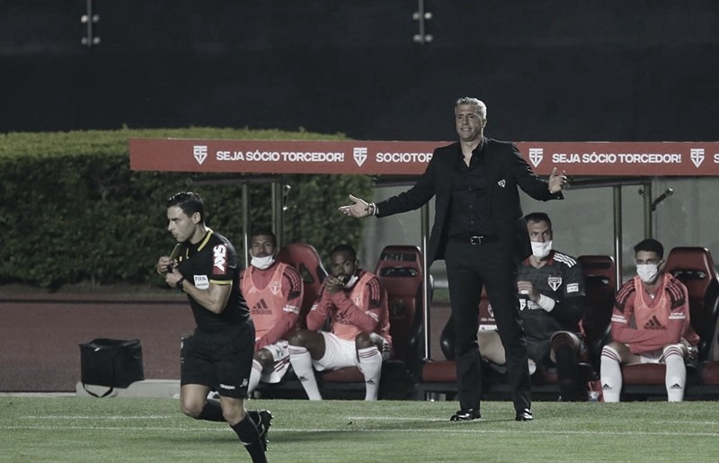 Após partida ruim na estreia do Brasileiro, Crespo destaca atuação do Fluminense: "Jogou bem"