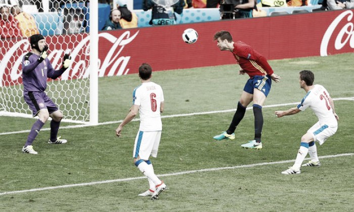 Spain 1-0 Czech Republic: Late Pique header saves holders' blushes in opening game