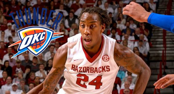 OKC Thunder Ink Arkansas' Michael Qualls to One-Year Deal