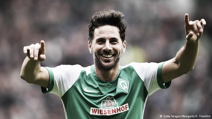 El Werder Bremen golea y acaricia la salvación