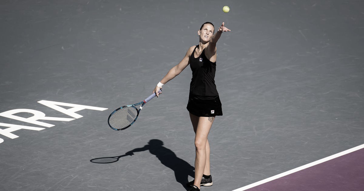 Pliskova se recupera de 'pneu', bate Krejcikova e sobrevive no WTA Finals