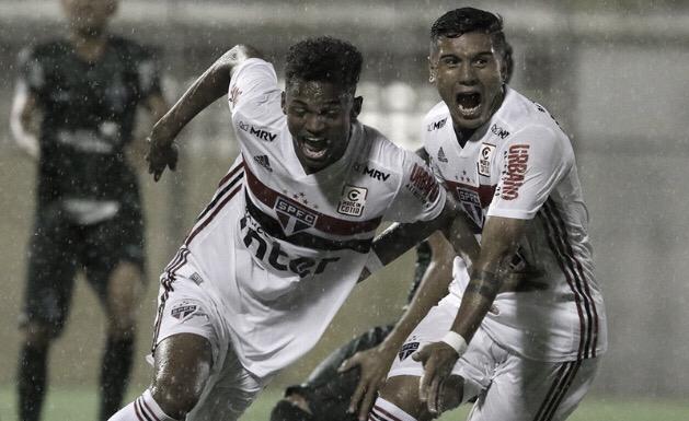 Chuva de gols! São Paulo goleia Palmeira-RN e alivia pressão na Copinha Chuva de gols! São Paulo goleia Palmeira-RN e alivia pressão na Copinha