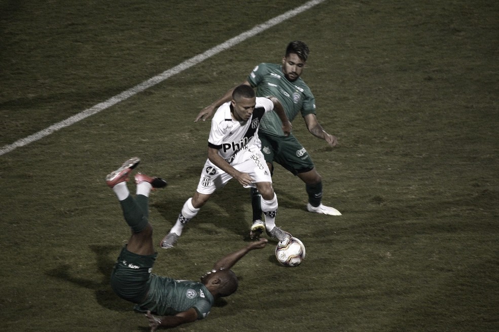 Lucas Abreu critica a atuação do Guarani após a derrota no clássico: "O que a gente fez hoje foi uma vergonha" Lucas Abreu critica a atuação do Guarani após a derrota no clássico: "O que a gente fez hoje foi uma vergonha"