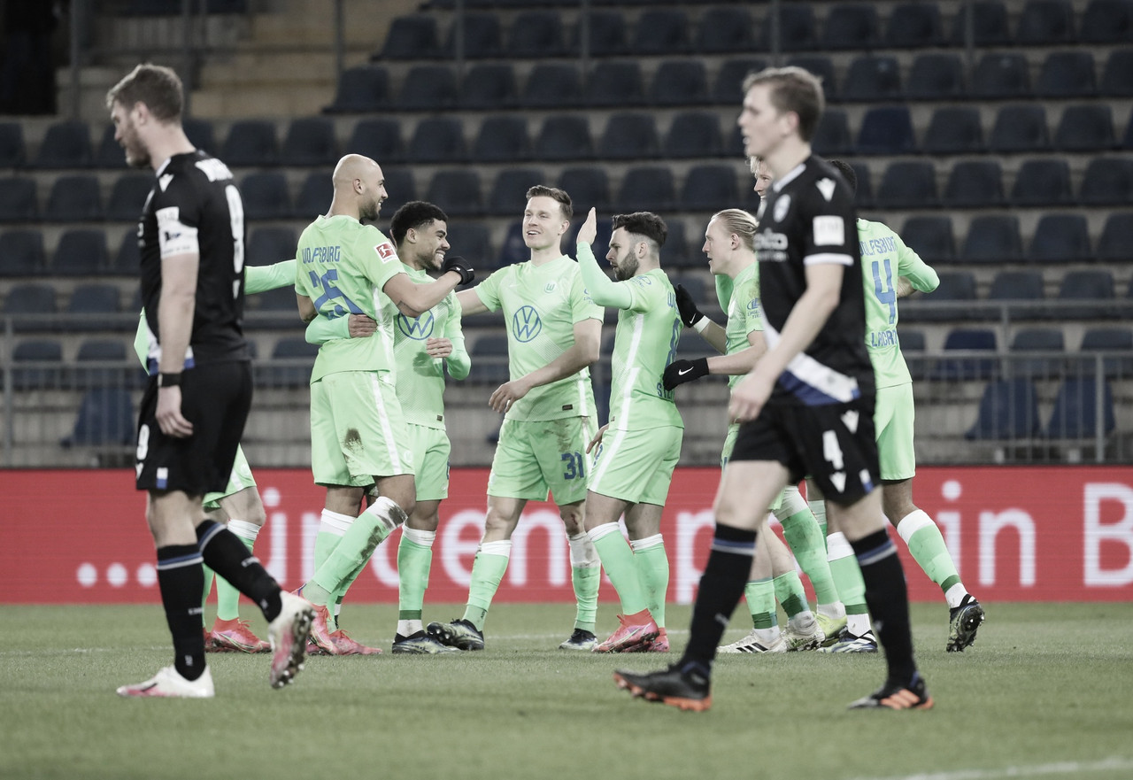 VfL Wolfsburg superó de visita 3-0 a Arminia Bielefeld