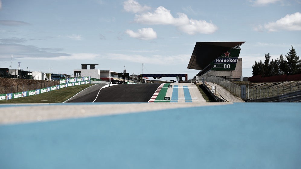 Bottas lidera y Verstappen asusta Bottas lidera y Verstappen asusta