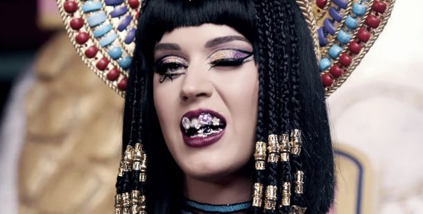 Katy Perry cabalga hasta la cima de las listas a lomos de su "Dark Horse"