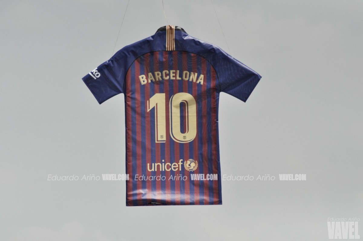 El FC Barcelona presenta la nueva camiseta para la temporada 2018/19