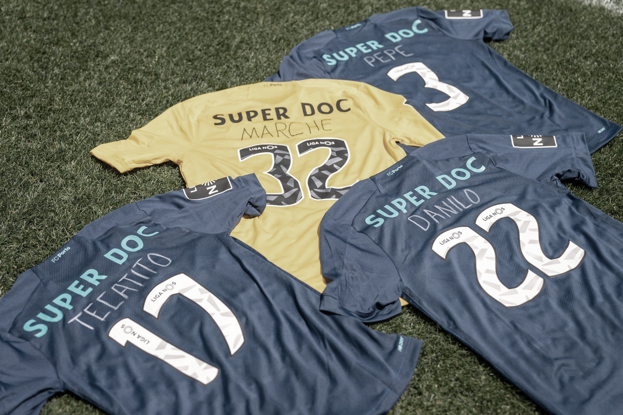 Porto usa camisa com
homenagens aos profissionais da linha de frente contra Covid-19