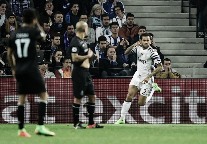 Daniel Alves entra no segundo tempo, marca no primeiro toque e Juventus vence Porto