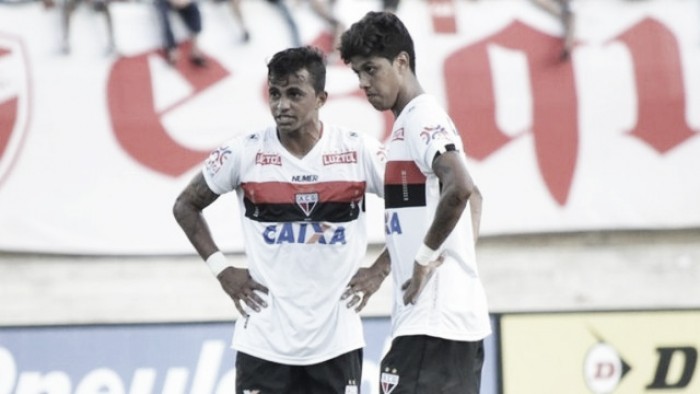 Wanderson marca de falta e Atlético-GO vence Vila Nova