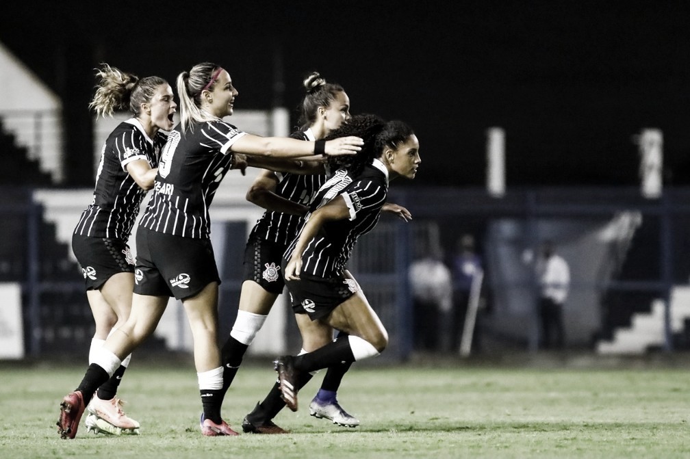 Corinthians encerra primeira fase do Brasileirão Feminino com
vitória sobre Santos