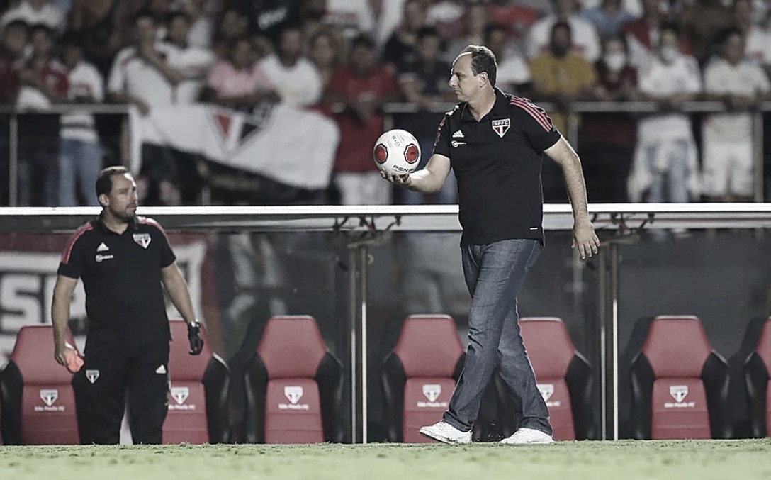 Rogério Ceni exalta Morumbi e Calleri, mas destaca que Palmeiras segue vivo