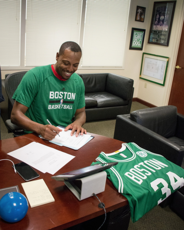 Les Celtics signent Paul Pierce et offrent la plus belles des sorties à The Truth