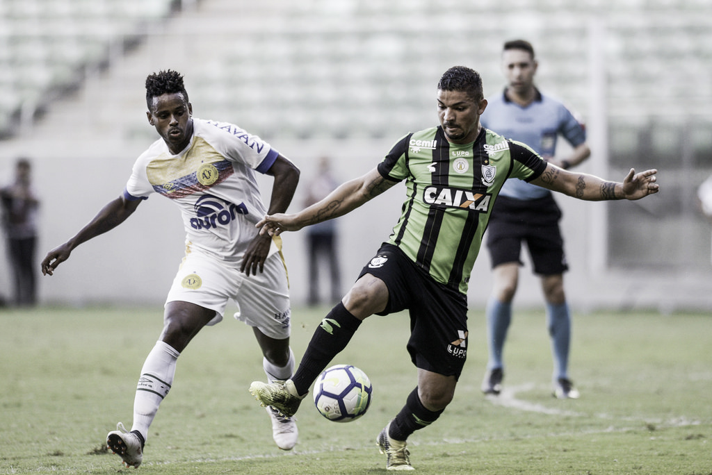 Chapecoense e América-MG fazem duelo decisivo na luta contra rebaixamento Chapecoense e América-MG fazem duelo decisivo na luta contra rebaixamento