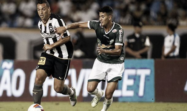 Após tropeço na última rodada, Botafogo busca garantir acesso diante do Luverdense
