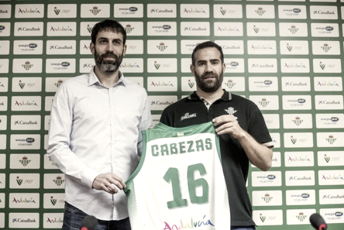 Carlos Cabezas, presentado como jugador del Real Betis Energía Plus