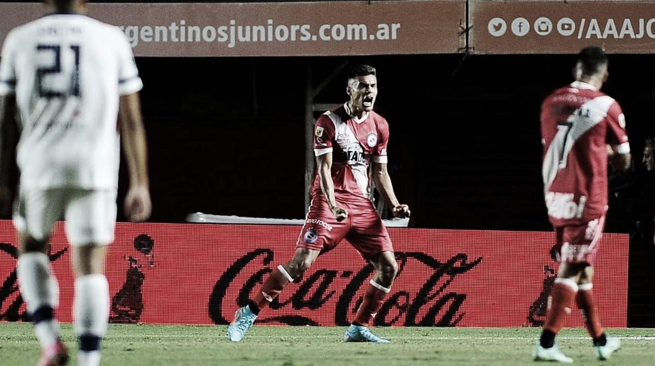 El
“Bicho” cierra el año con su gente y buscando la clasificación a la
Libertadores