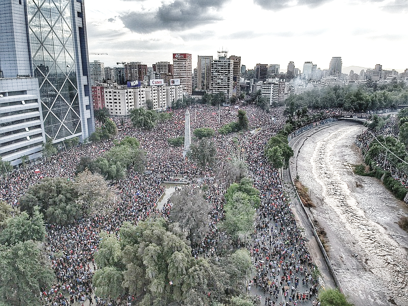 Continúan las protestas en varios países de Sudamérica