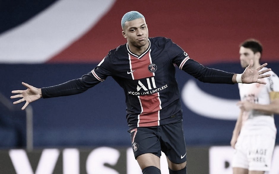 Com gol de pênalti de Mbappé, PSG vence Lorient e segue na briga pelo topo