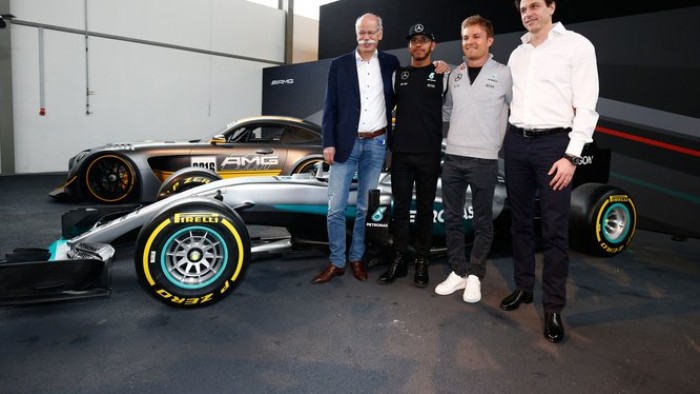 Hamilton vaticina una batalla real con Ferrari en Australia
