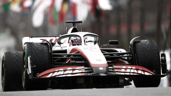Magnussen hace la pole en Interlagos