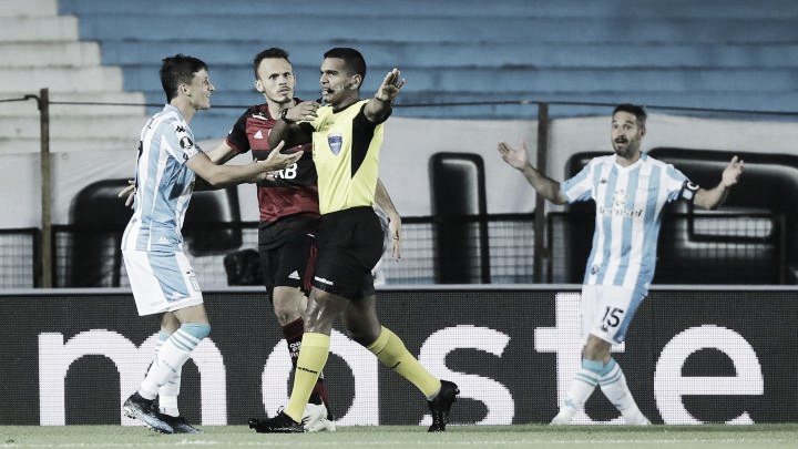 Empate polémico entre Racing y Flamengo Empate polémico entre Racing y Flamengo