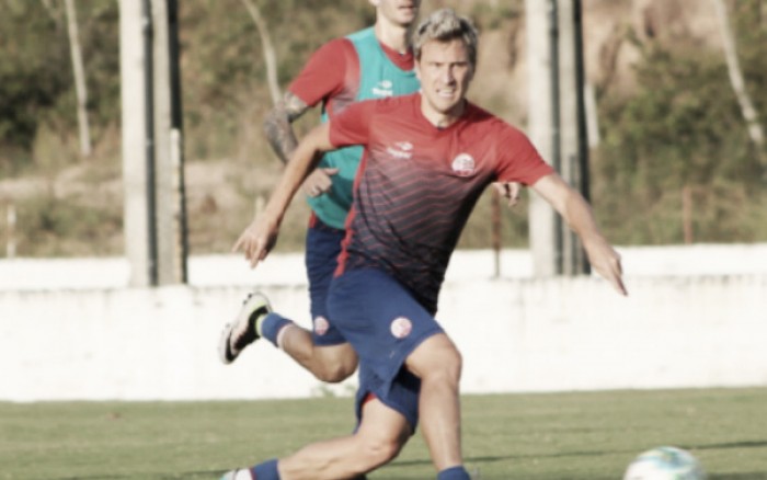 Rafael Pereira volta a treinar e Givanildo praticamente define Náutico contra Vasco
