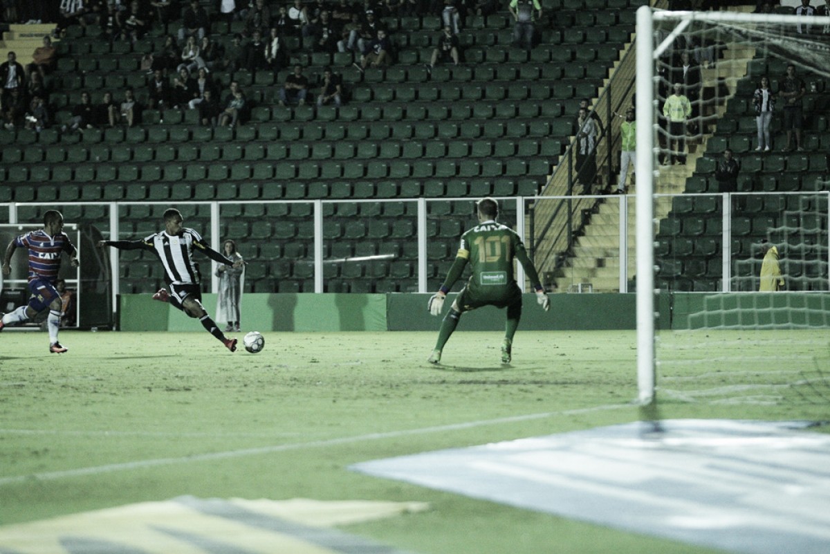 Fortaleza supera Figueirense de virada e permanece invicto na liderança da Série B Fortaleza supera Figueirense de virada e permanece invicto na liderança da Série B